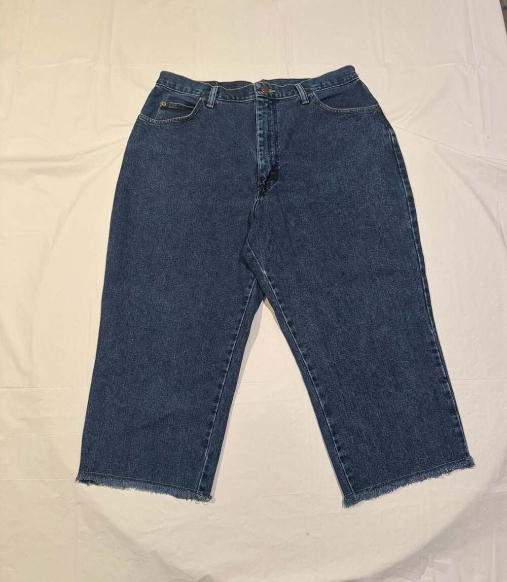 Wrangler Blues Vintage Premium Quality‎ Raw Hem Denim Cropped Jeans